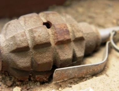 Έκανε επισκευές στο υπόγειο του σπιτιού του και βρήκε... χειροβομβίδα!